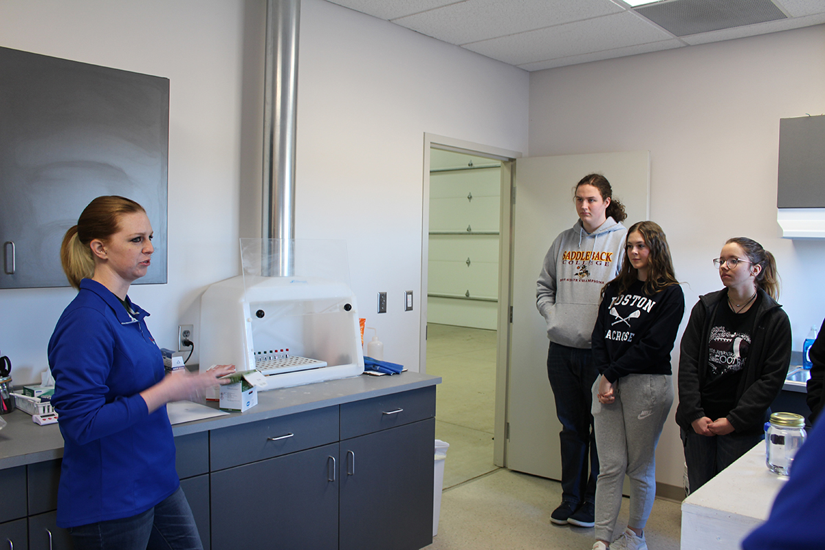 Erin Richart, water resources technician with the Upper Big Blue NRD, talks to Centennial students about water quality in the NRD lab.